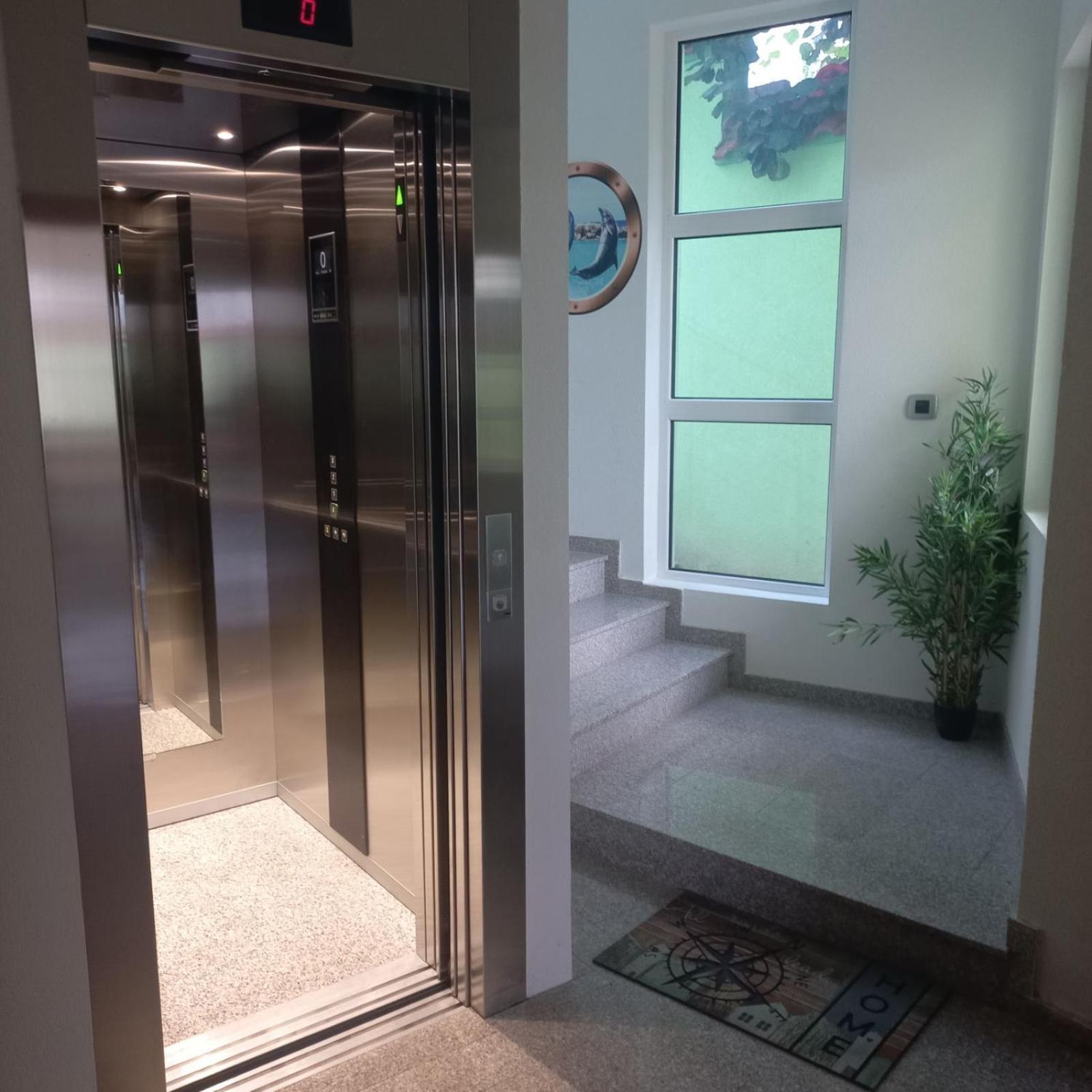 Green Dolphin Apartment Bar Luaran gambar